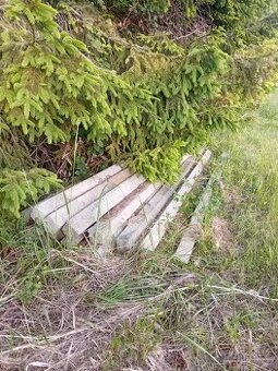Plotové betonové sloupky