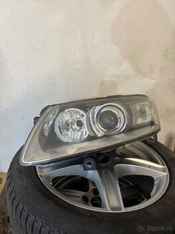 Na predaj originálne bi-xenon svetlometyAudiA6 C6 (2004–201