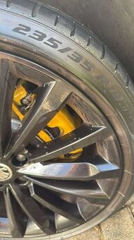 Pirelli p zero r19/235/35 lletni