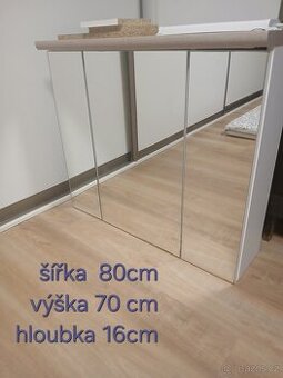 Zrcadlová skříňka s osvětlením