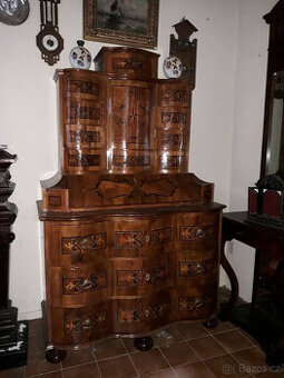 Svatostánek kolem roku 1760, ořech s intarzií - STARÁ RESTAU