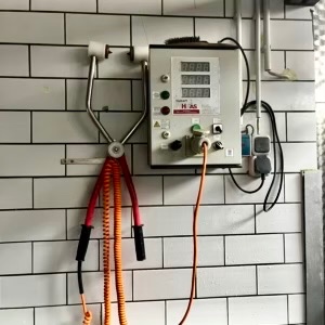 Omračovací zařízení se záznamem + kleště na prasata