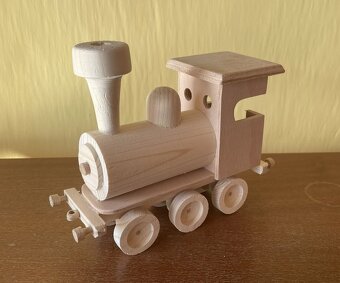 Dřevěný vláček s vagónky