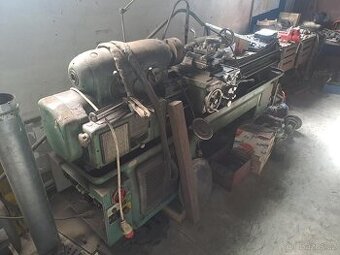 Hrotový soustruh TOS SV 18 R