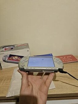 Konzole Sony PSP 3004 Mystic Silver + hry krabice pouze