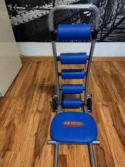 Posilovací stroj na břišní svaly