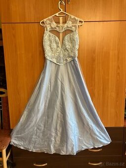 Několikery šaty společenské i plesové