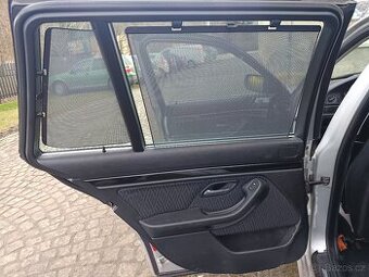 BMW E39 combi - roletky bočních dveří