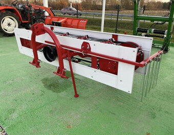 Pasový shrnovač sena za traktor