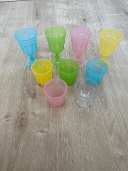 Sada sklenic na hraní IKEA.