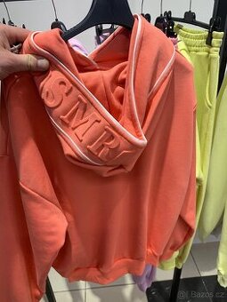 Prodej oblečení do butiků Popr po kusech