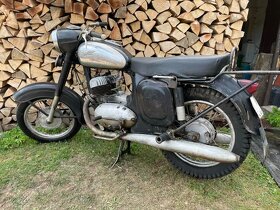 Jawa 350 kývačka