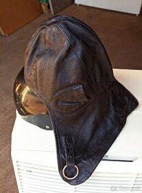 kožená helma na motorku