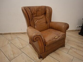 Křeslo kožené Ušák, poškozené