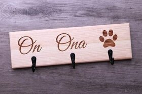 Věšák na obojky a vodítka - on, ona, tlapka