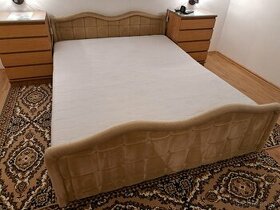 Prodám postel, dvojlůžko, vcetne matrace