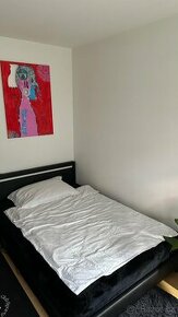 Černý rám postele s led osvětlením a matrací
