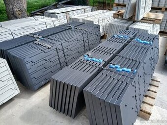 Betonový plot, desky, sloupy - 1