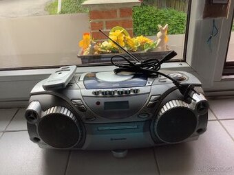 1x rádio s magnetofón + 1x s CD přehrávačem