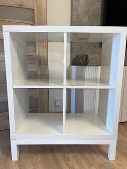Ikea Kallax policovy díl s podnozim