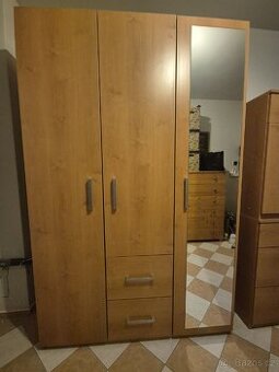 Prodej 2x šatní skříň a 2x komoda