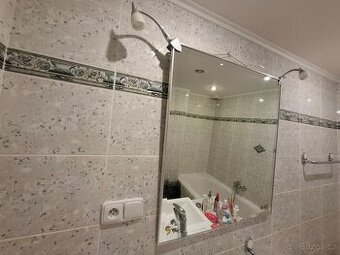 Zrcadlo s LED osvětlením