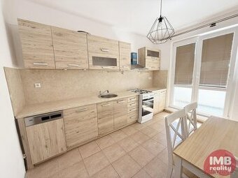 Prodej bytu 2+1 s balkonem v Nové Roli