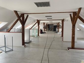 Pronájem obchodních  prostor 500 m2 v Praze 10-Uhříněves