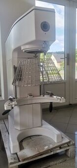 Univerzální šlehací a hnětací stroj RE 22 s krytem - 1