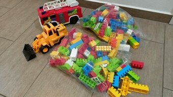 Dětské stavební kostky a auta