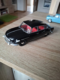 Tatra 603 1:24 mírné poškození