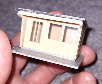 Dřevěná chatka do kolejiště TT