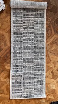 Nový behoun koberec 335x66 cm