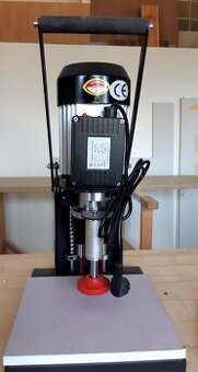 Vrtačka na NK panty Blum .