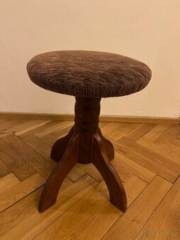 Stolička ke klavíru