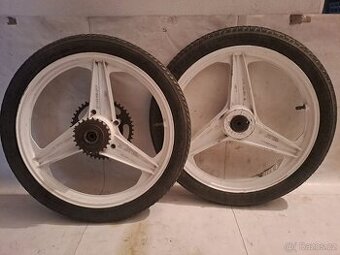 Manet Korado kola Babetta