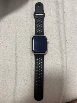 Prodám Apple Watch Series 7, edice Nike 45 мм