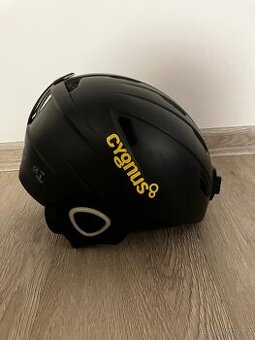 Lyžařská helma Cygnus