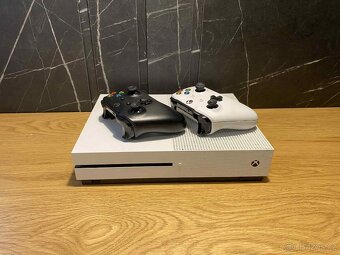 Xbox one s+hry