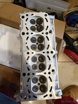 Hlava motoru Suzuki grand Vitara 2.4-kizashi