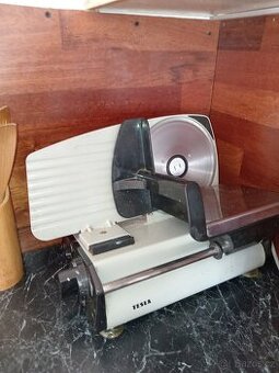 Elektrický kráječ Tesla