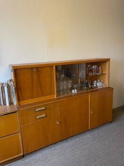 Retro prosklená skřínka