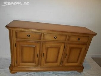 Komoda z masivního dřeva