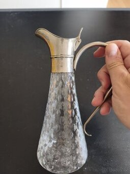 Starožitná karafa na víno (Claret Jug)