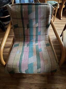 Dřevěné kreslo