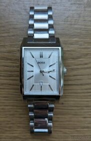 Hranaté stříbrné hodinky Hugo Boss - plně funkční, zachovalé