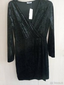 Černé sametové šaty ORSAY - 1