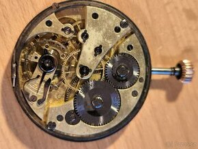 Hodinový strojek ke starým kapesním hodinkám.