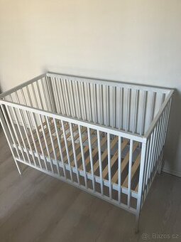 Dětská postýlka - bila, dřevěná , top stav kupovaná v 5/24