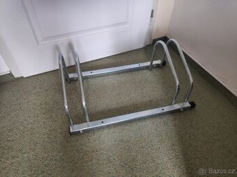 Stojan na kola